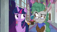 Twilight and Fossil look at each other S8E21