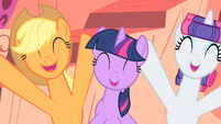 Applejack and Rarity yay! S1E08