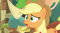 Applejack listening to Autumn's song S8E23