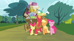 Pinkie Pie and the Apple family together S4E09