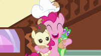 Pinkie Pie hugging Pound Cake and Gummy S05E19