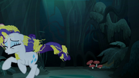 Rarity running to Zecora's hut S7E19