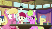 Spectator ponies mutter to themselves S9E16