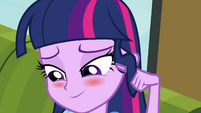 Twilight mexendo em seu cabelo EG