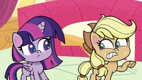 Applejack pointing at Fluttershy for Twi PLS1E7a.png (842 KB)