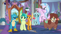 Gallus bragging to Headmare Twilight S9E3