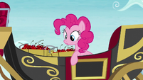 Pinkie sees that the carriage stopped S5E11
