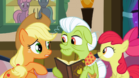 Applejack asks about the quilt S3E8