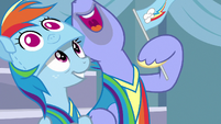 Bow Hothoof waving a Rainbow Dash pennant S7E7