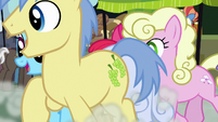 Ponies racing in front of Apple Bloom S7E13