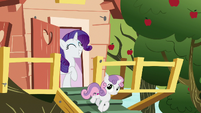 Rarity and Sweetie Belle leaving the clubhouse S7E6