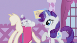 Rarity talking to Opalescence S1E14