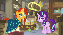 Starlight and Sunburst looking at antiques S7E24