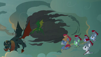 Torch and green dragon fly away with burnt scales S7E16