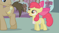 Apple Bloom sneaks up on Dr. Hooves S1E12