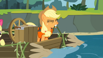 Applejack tying up the raft S4E09