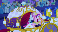 Cadance before throwing bouquet S2E26