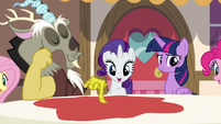Discord magically turns the tablecloth red S5E22