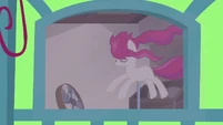 Large fan blowing mannequin's mane S7E19.png (607 KB)