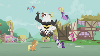 Mane Six fighting the bugbear S5E9