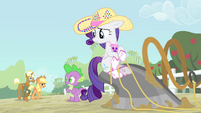 Rarity and Spike sees Applejack and Trenderhoof S4E13