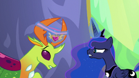 Thorax's medal can't fit around his horns S7E1