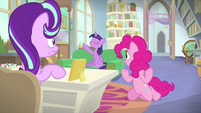 Twilight receives Pinkie's hypnotic suggestion MLPS4