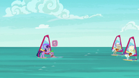 Windsurfing ponies leave Twilight and Spike S9E5