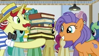 Flam holding a tall stack of books S8E16.png (1.11 MB)