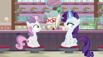 Rarity puts jewel under ice cream shop owner's hat S7E6