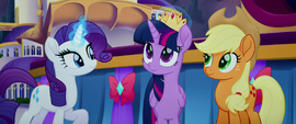 Rarity straightening Twilight's crown MLPTM