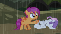 Scootaloo pointing at a cabin S5E6