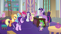 Twilight and friends hear the school bell S8E1