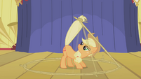 Applejack's lasso trick S1E6