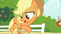 Applejack unwrapping rope around herself S6E10