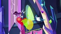 Birds peck at Pinkie Pie's balloons S5E3