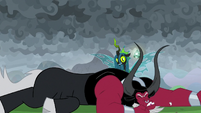 Lord Tirek falls over and loses a tooth S9E25