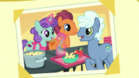 Photo of theater ponies preparing food S5E16