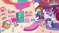 Pinkie Pie's friends enter the bakery PLS1E6b.png (1.08 MB)