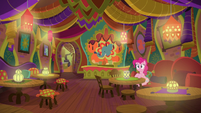 Pinkie Pie at a table in The Tasty Treat S6E12