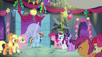 Rainbow arrives to her surprise party S6E7