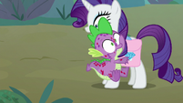 Spike bumps into Rarity S8E11