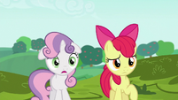 Sweetie Belle impressed by Applejack's cart S6E14