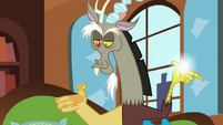 Discord snapping his claws S7E12
