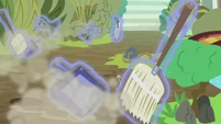 That's not Rarity's aura color. Is the Old Gardener helping in the restoration effort?