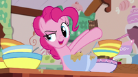 Pinkie Pie "keeps this pie-baking train chugging" S7E23