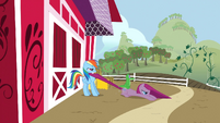 Rainbow Dash drags Pinkie Pie to the farm S1E25