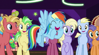 Rainbow cheering for Goldie Delicious S8E5