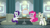 Rarity and Pinkie being served restaurant food S6E12