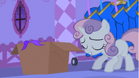 Sweetie Belle with thread in teeth S4E19